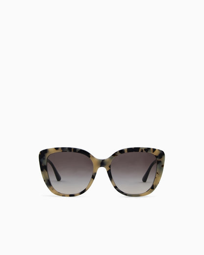 Women’s butterfly-shaped sunglasses