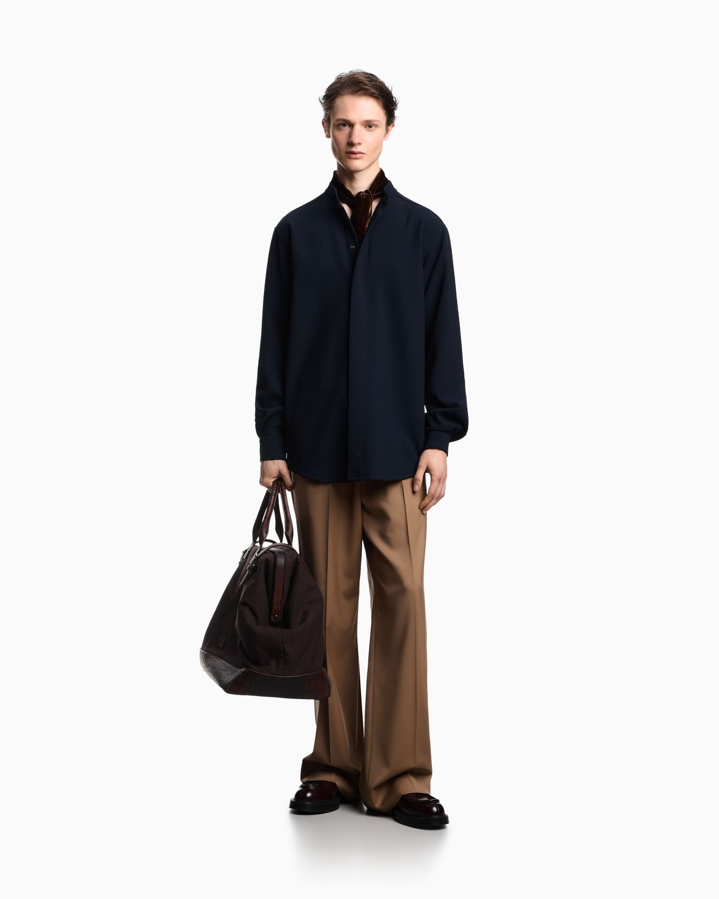 Icon guru-collar shirt in 3D piqué-effect jersey crêpe