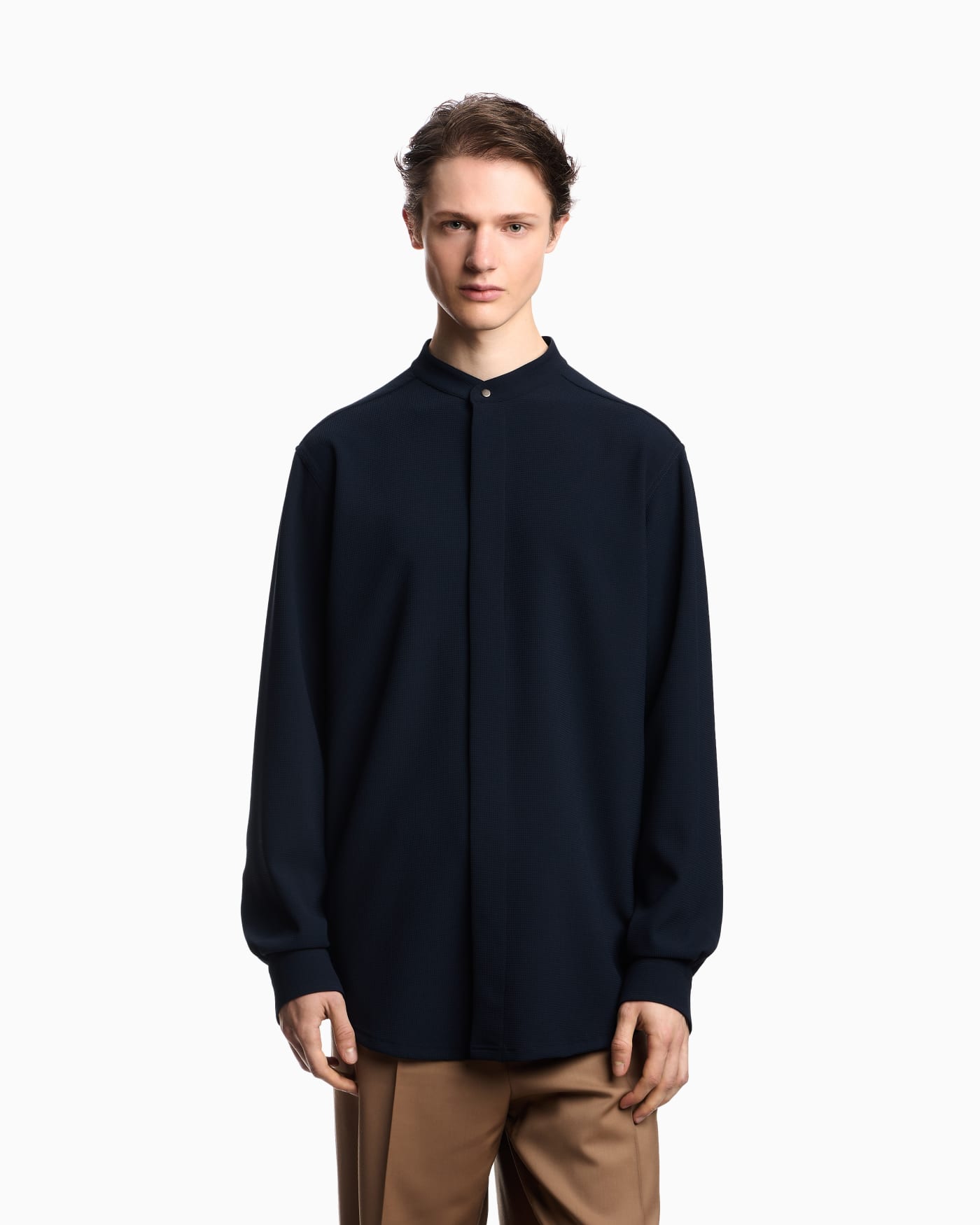 Icon guru-collar shirt in 3D piqué-effect jersey crêpe