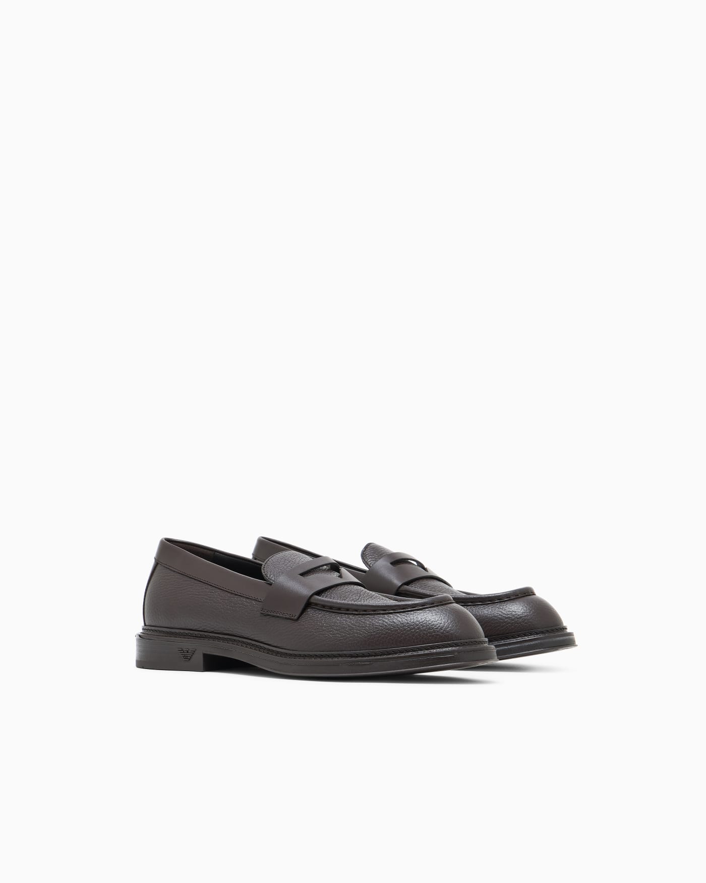 Slip-on loafer in pebbled leather with smooth inserts