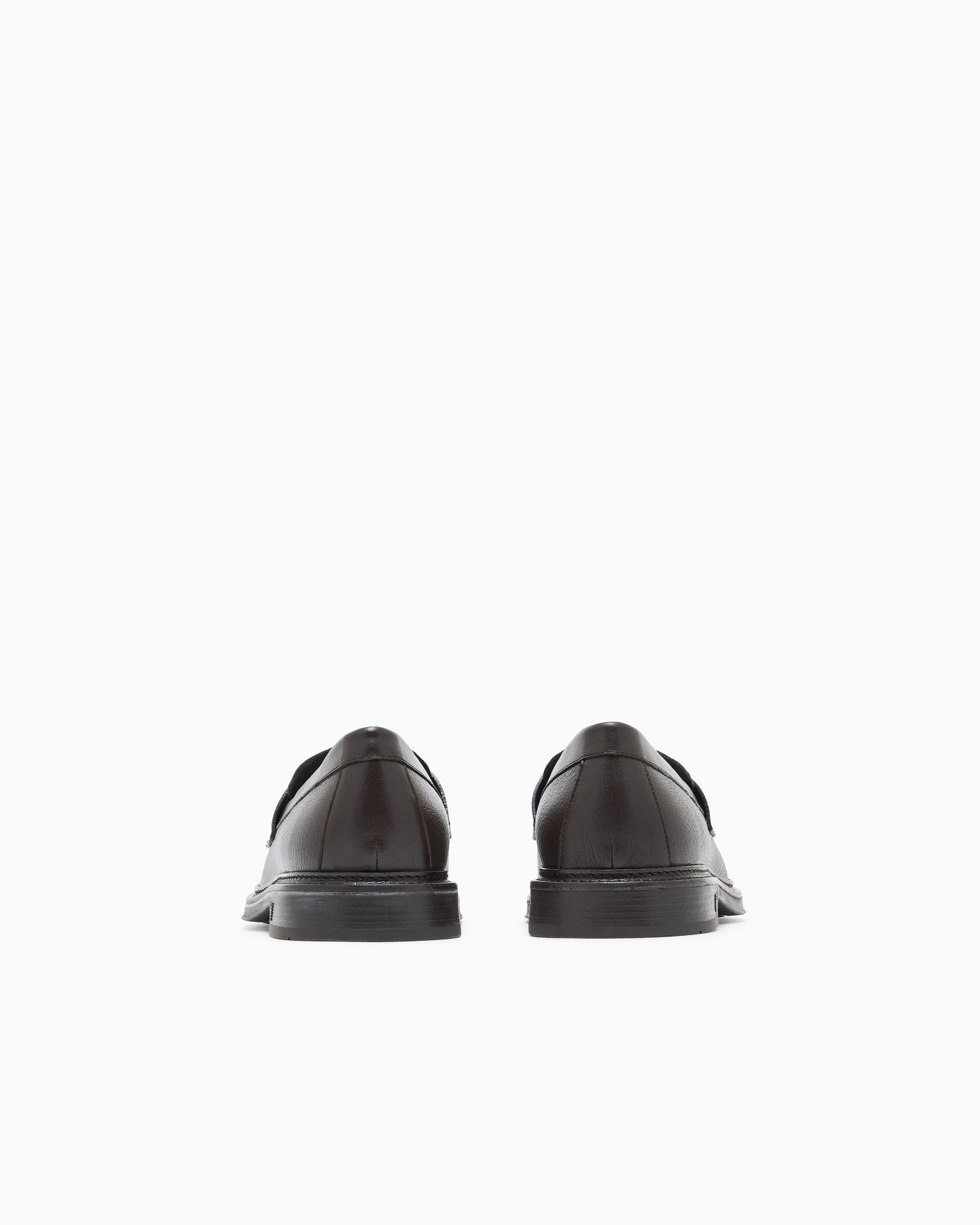 Slip-on loafer in pebbled leather with smooth inserts