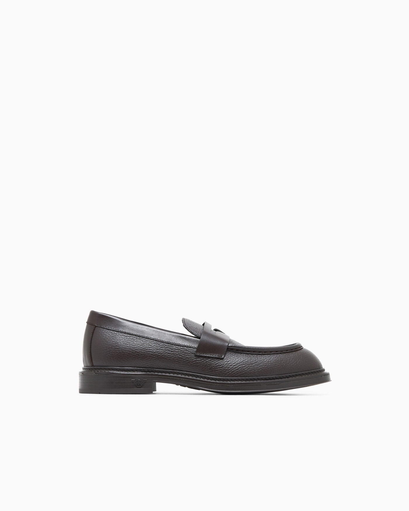 Slip-on loafer in pebbled leather with smooth inserts