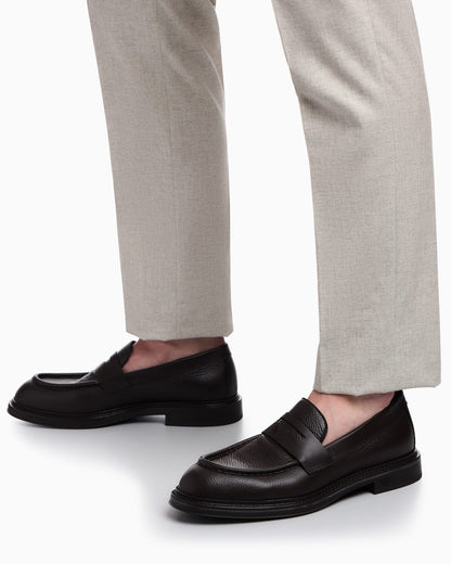 Slip-on loafer in pebbled leather with smooth inserts