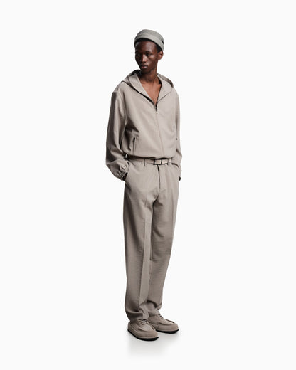Pleated technical seersucker fabric trousers