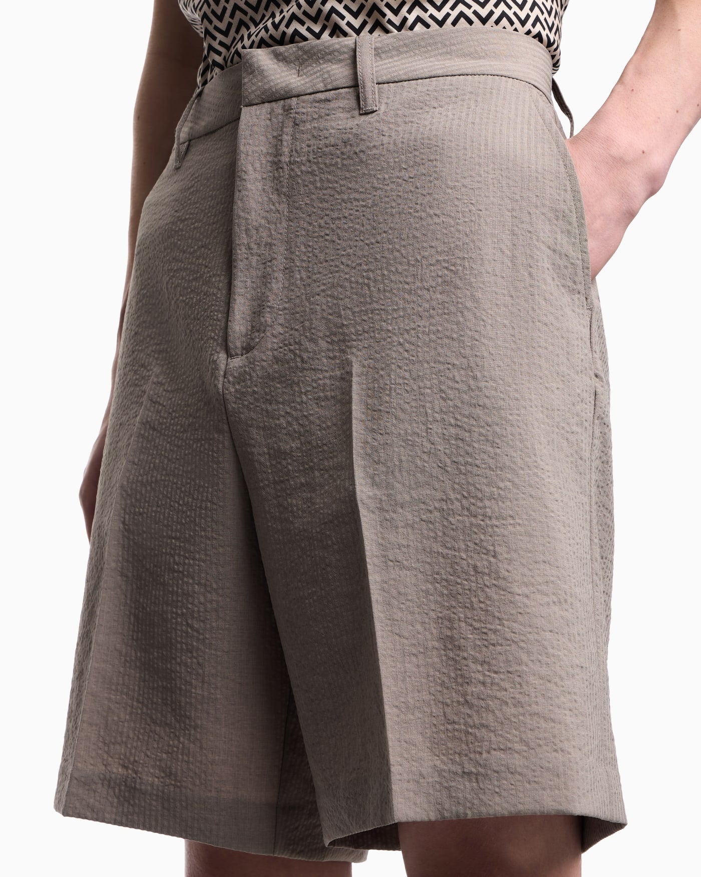 Shorts in technical seersucker fabric