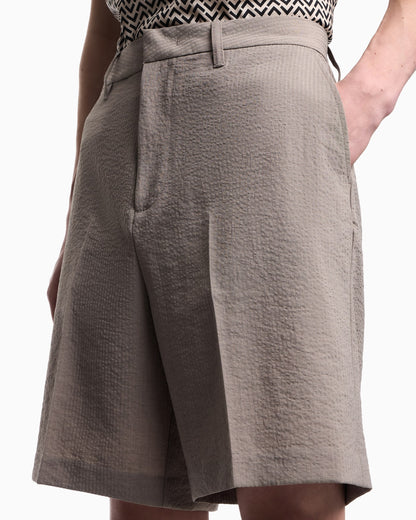 Shorts in technical seersucker fabric
