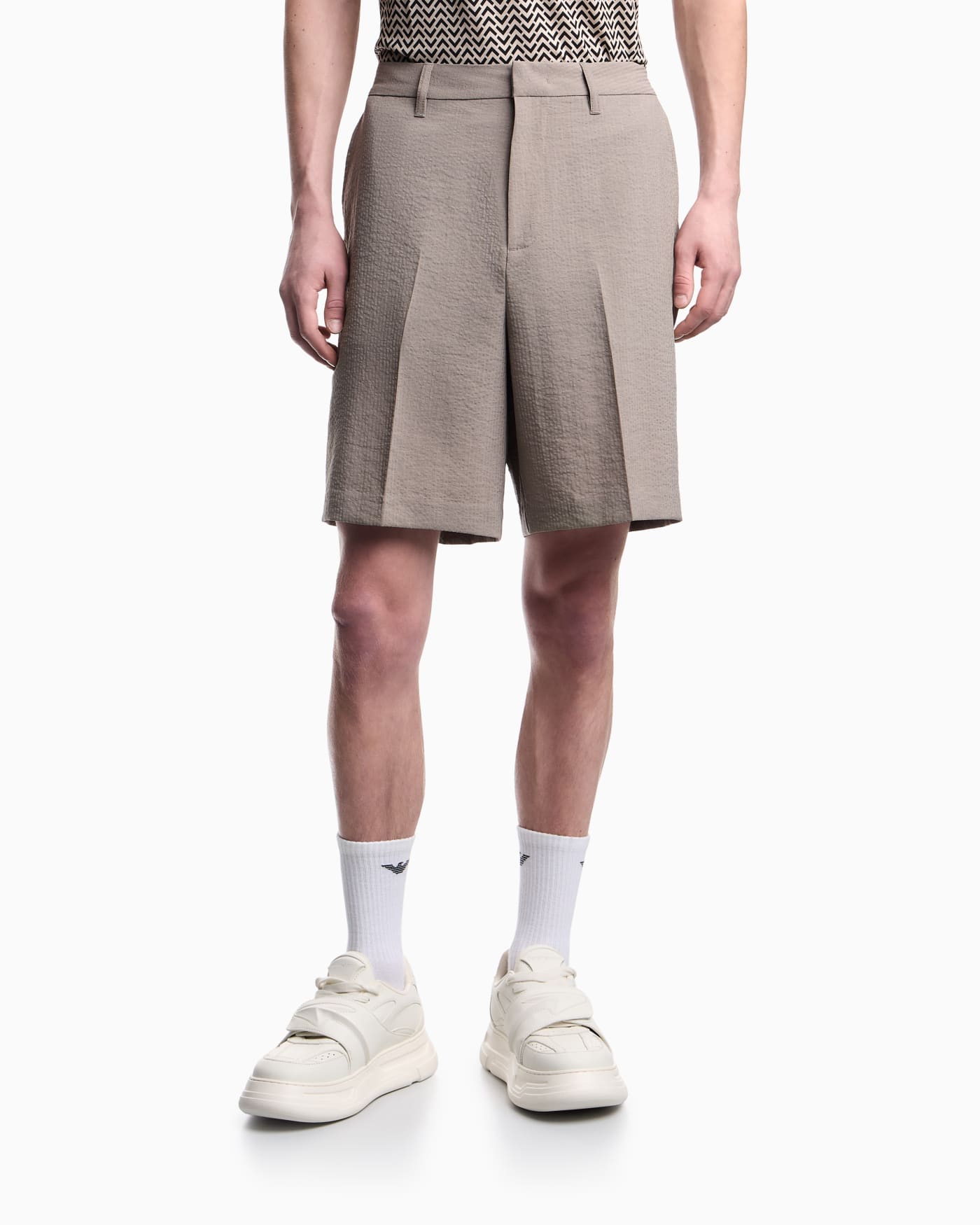 Shorts in technical seersucker fabric