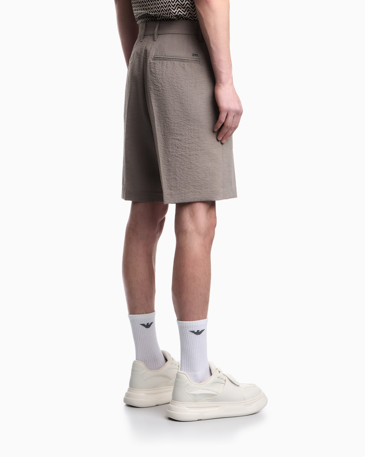 Shorts in technical seersucker fabric