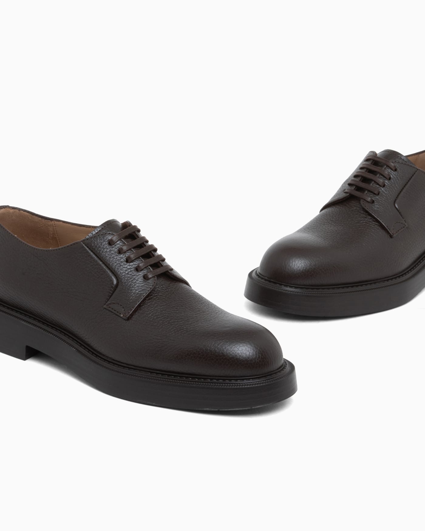 Lace-up shoes in grained leather with a rubber sole