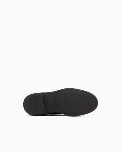Lace-up shoes in grained leather with a rubber sole