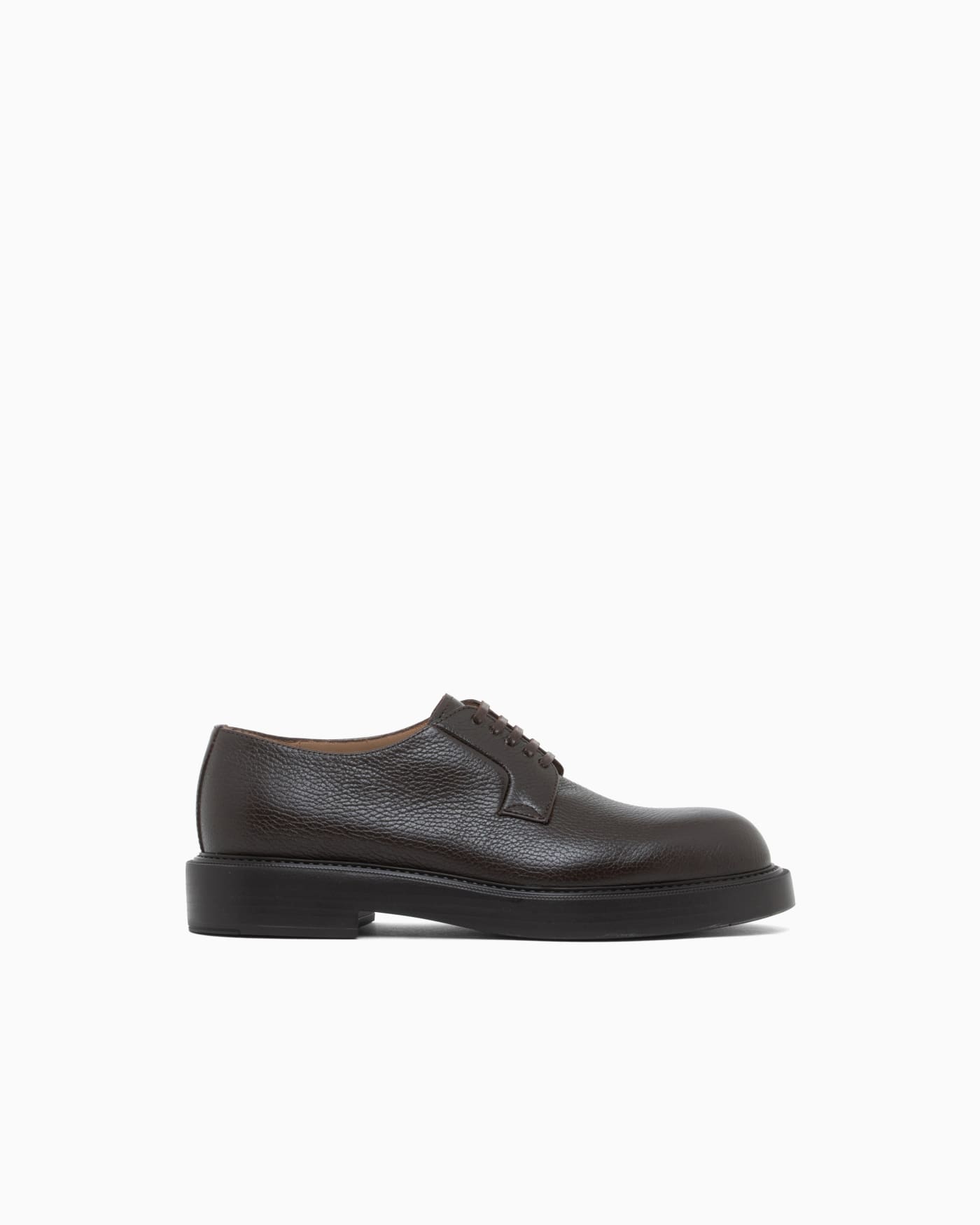 Lace-up shoes in grained leather with a rubber sole