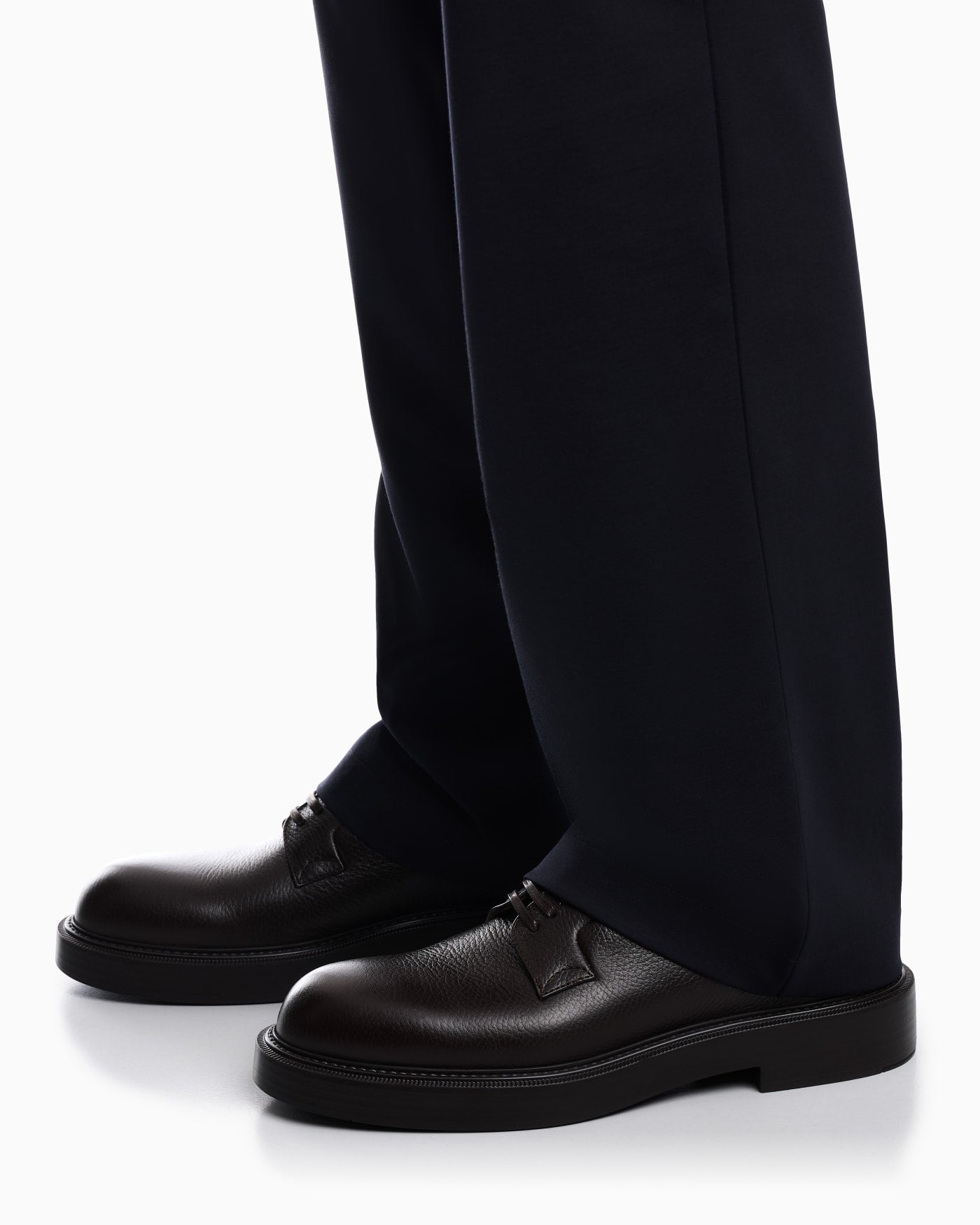 Lace-up shoes in grained leather with a rubber sole