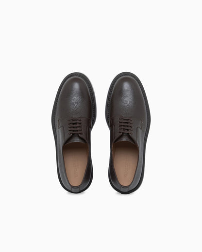 Lace-up shoes in grained leather with a rubber sole