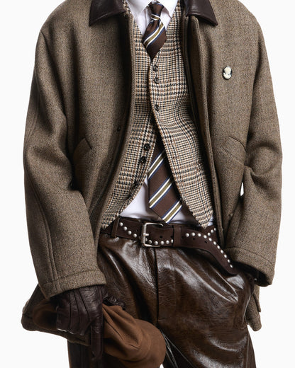 Cotton dress shirt with a pointed collar and long sleeves