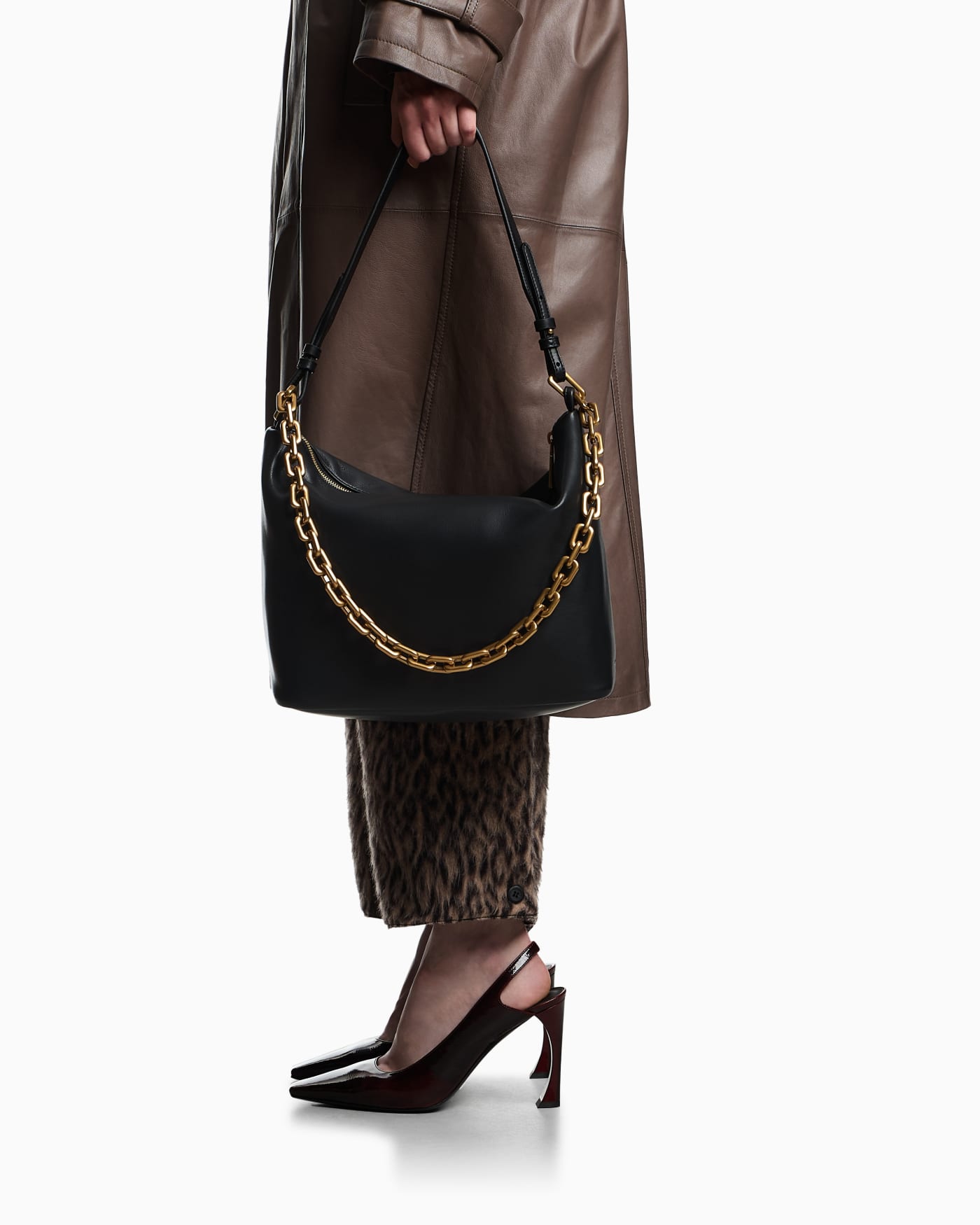 Medium leather hobo bag with chain
