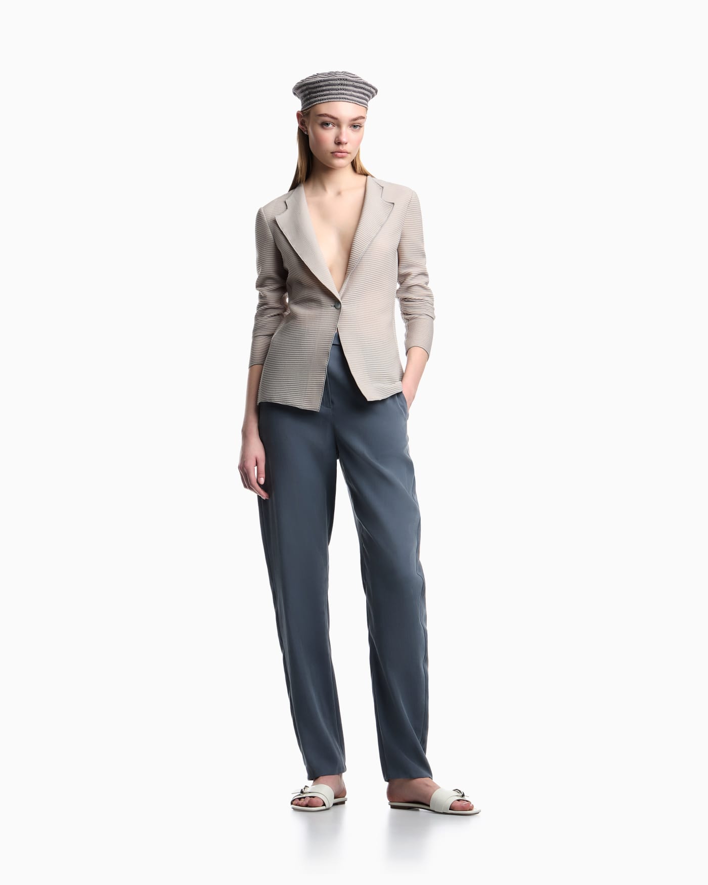 Jacket with lapels in canneté fabric