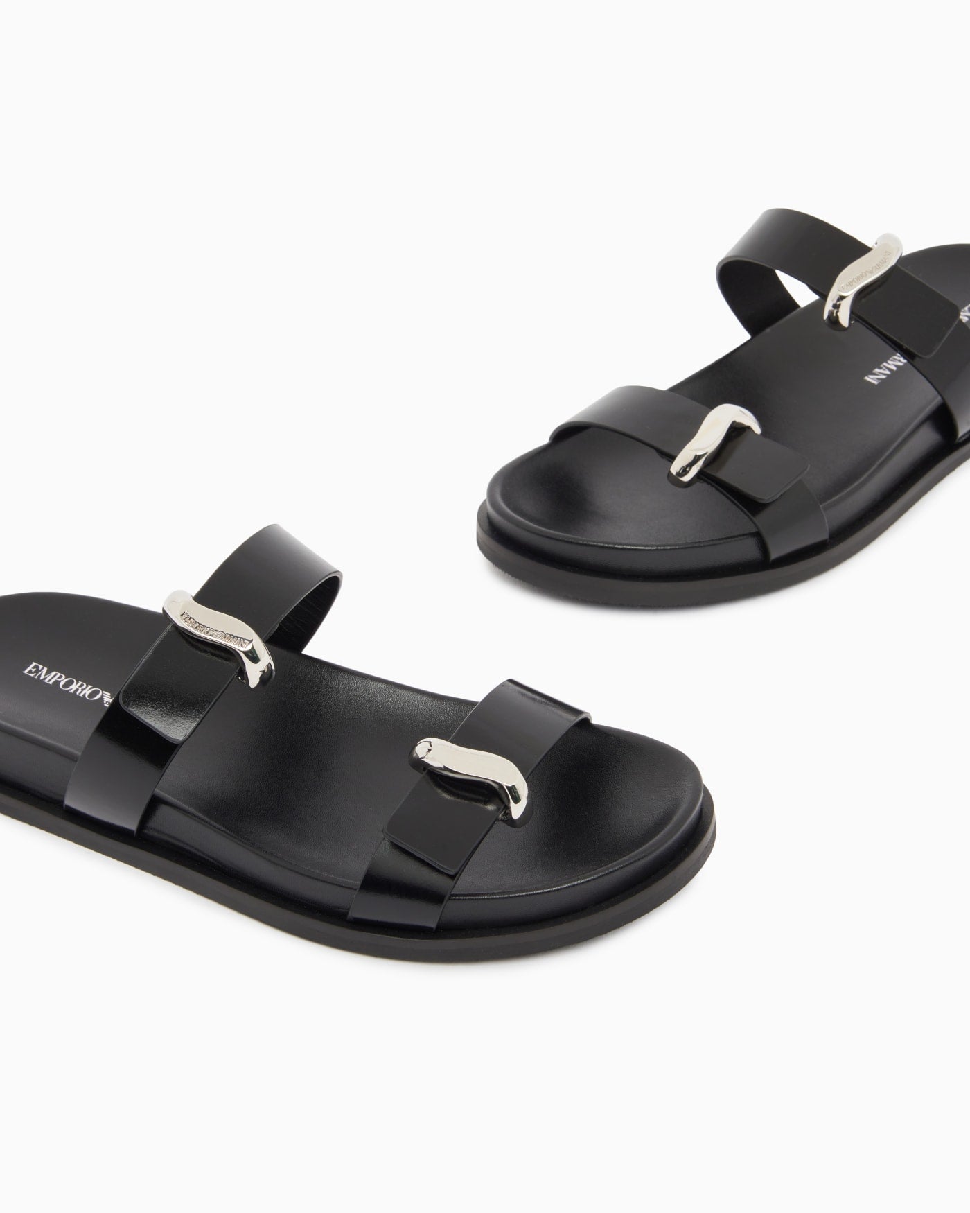 Shiny polished leather sandals