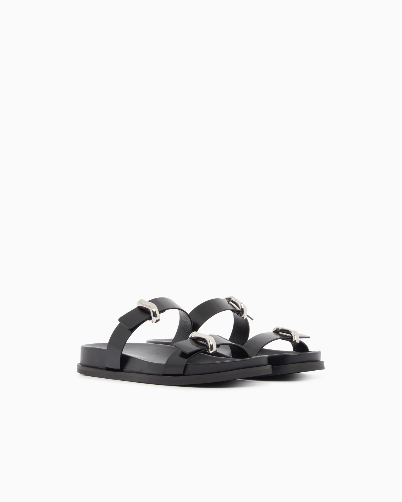 Shiny polished leather sandals