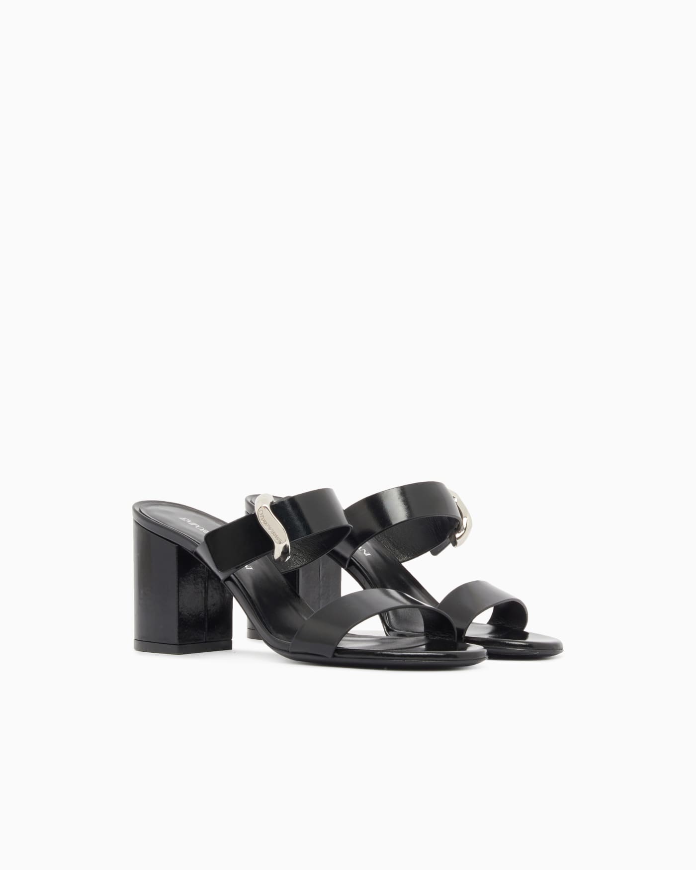 Shiny polished leather sandals with heel