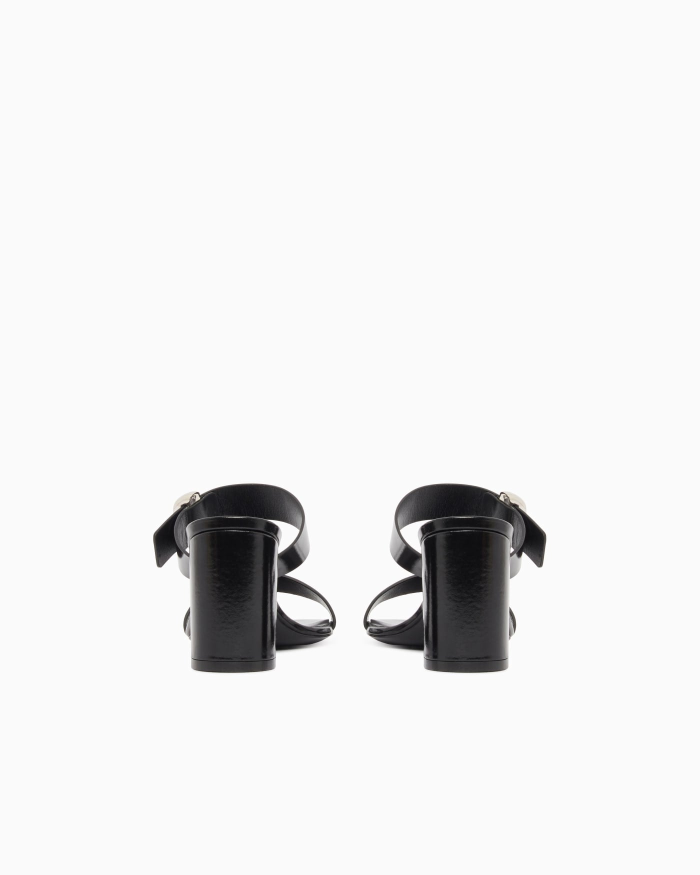 Shiny polished leather sandals with heel