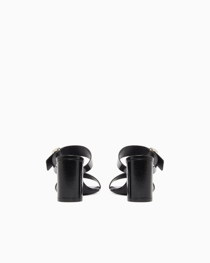 Shiny polished leather sandals with heel