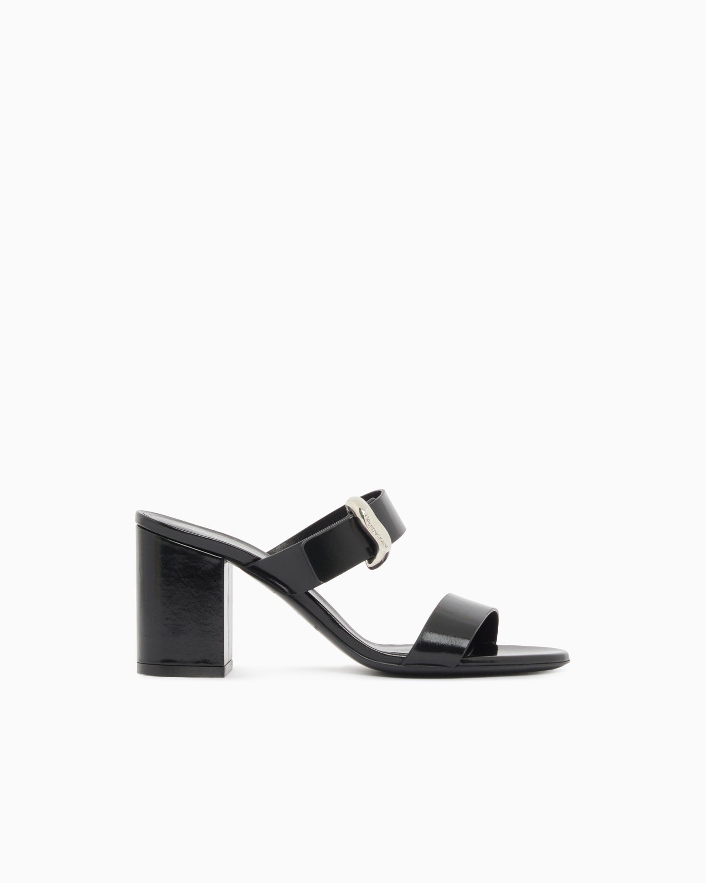 Shiny polished leather sandals with heel