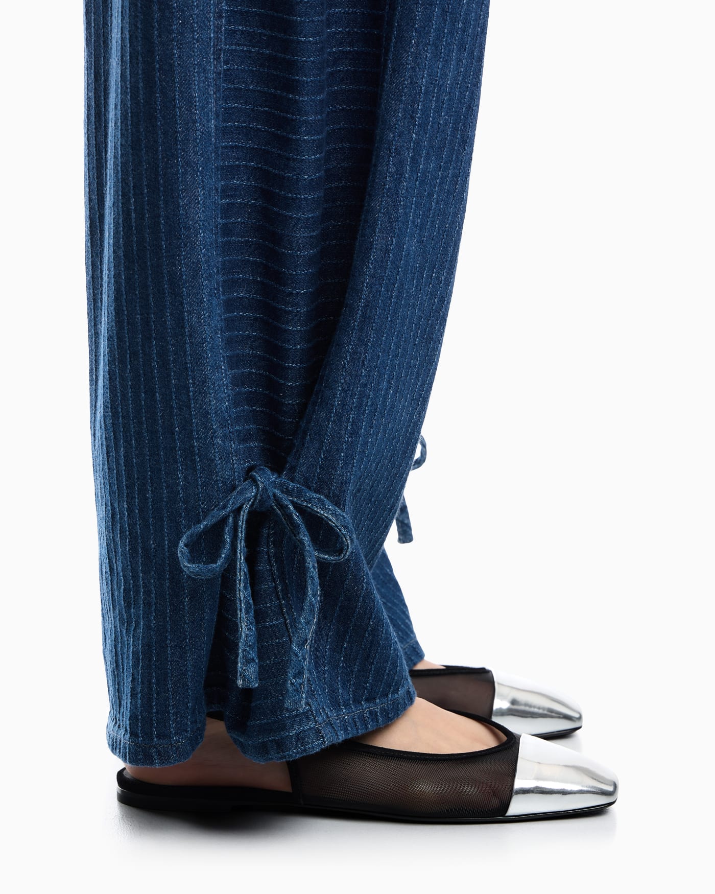 Five-pocket pinstriped denim pants with side bows