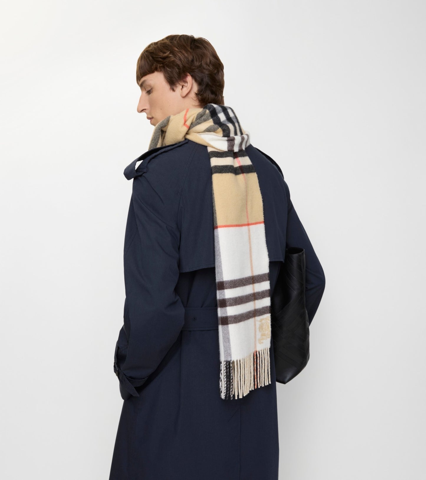 Contrast Check Cashmere Scarf in Sand beige/pebble white