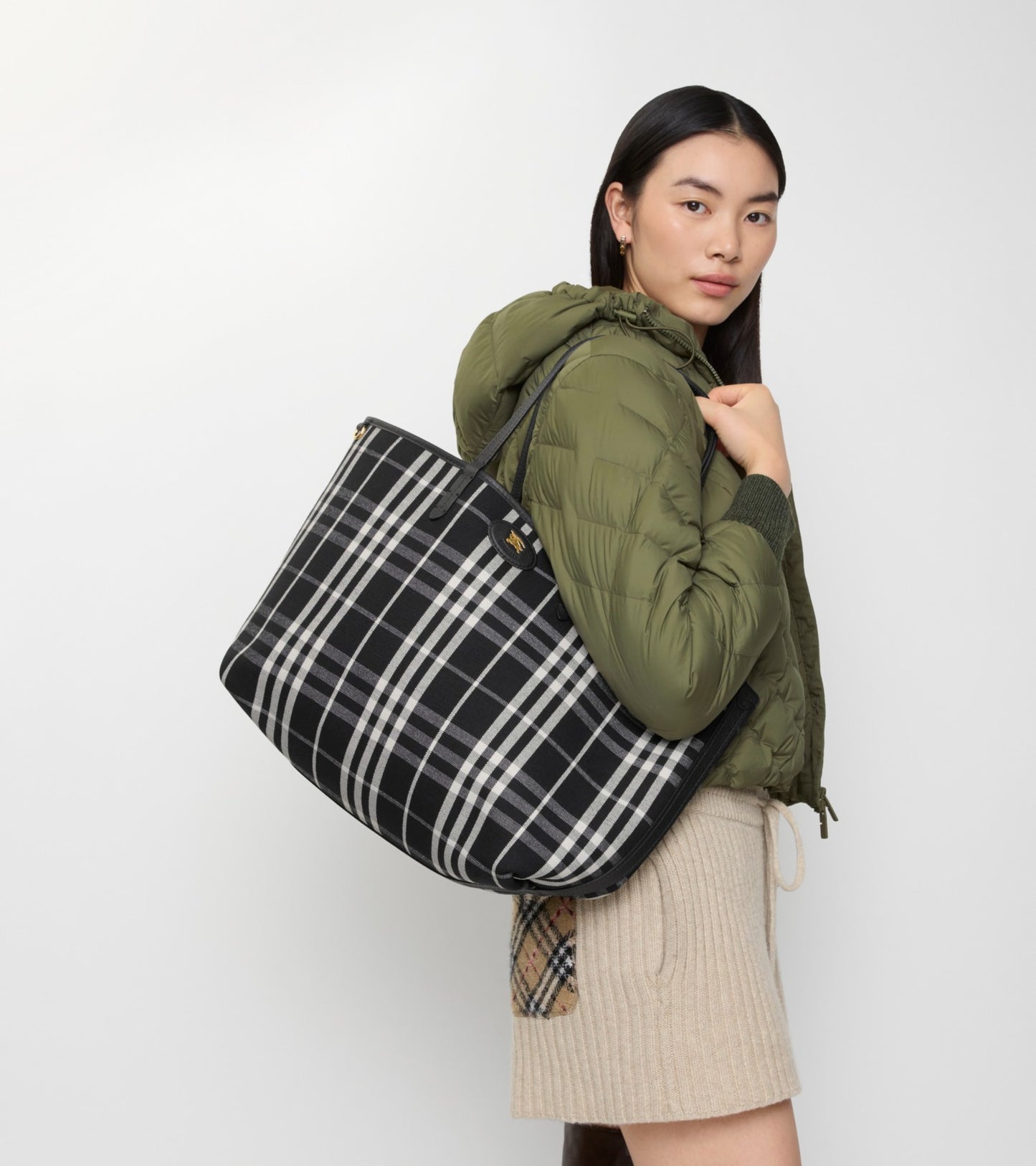 Medium Reversible Bloomsbury Tote in Black/calico beige