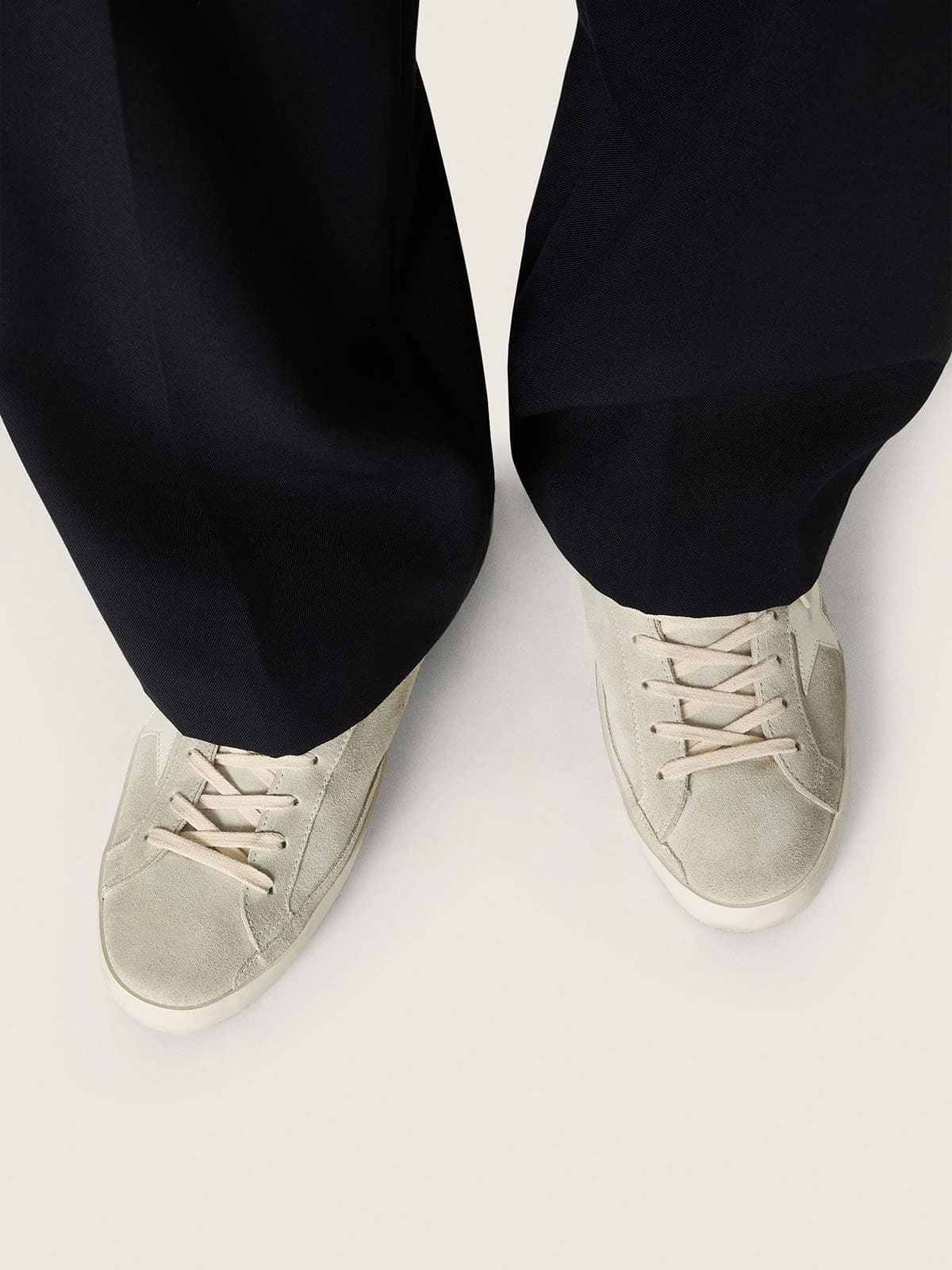 Men’s Super-Star in light gray suede with white leather star