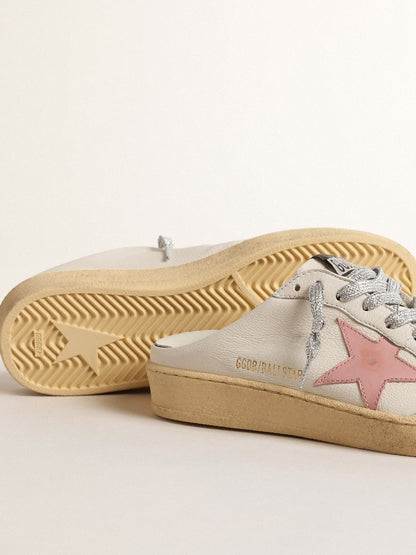 Ball Star Sabots in white nappa with an old-rose leather star