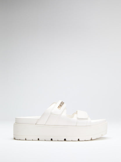 Fasten faux leather sandals