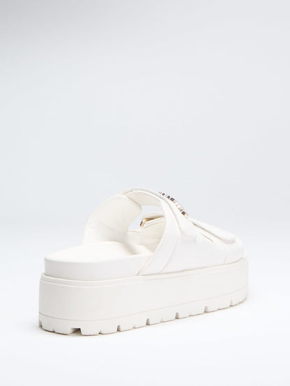 Fasten faux leather sandals