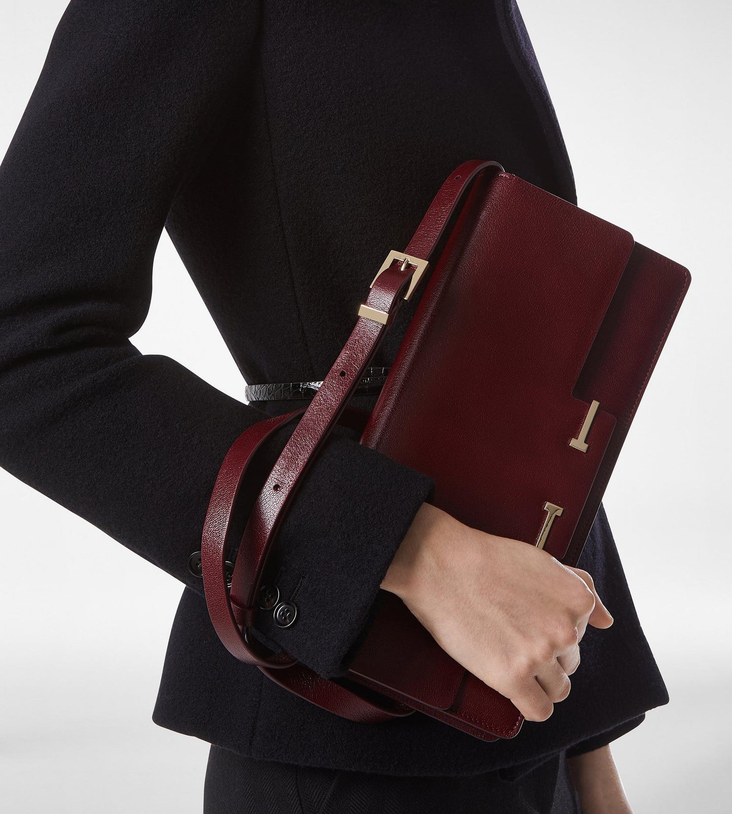 Supple Grain Leather Aube E/W Shoulder Bag