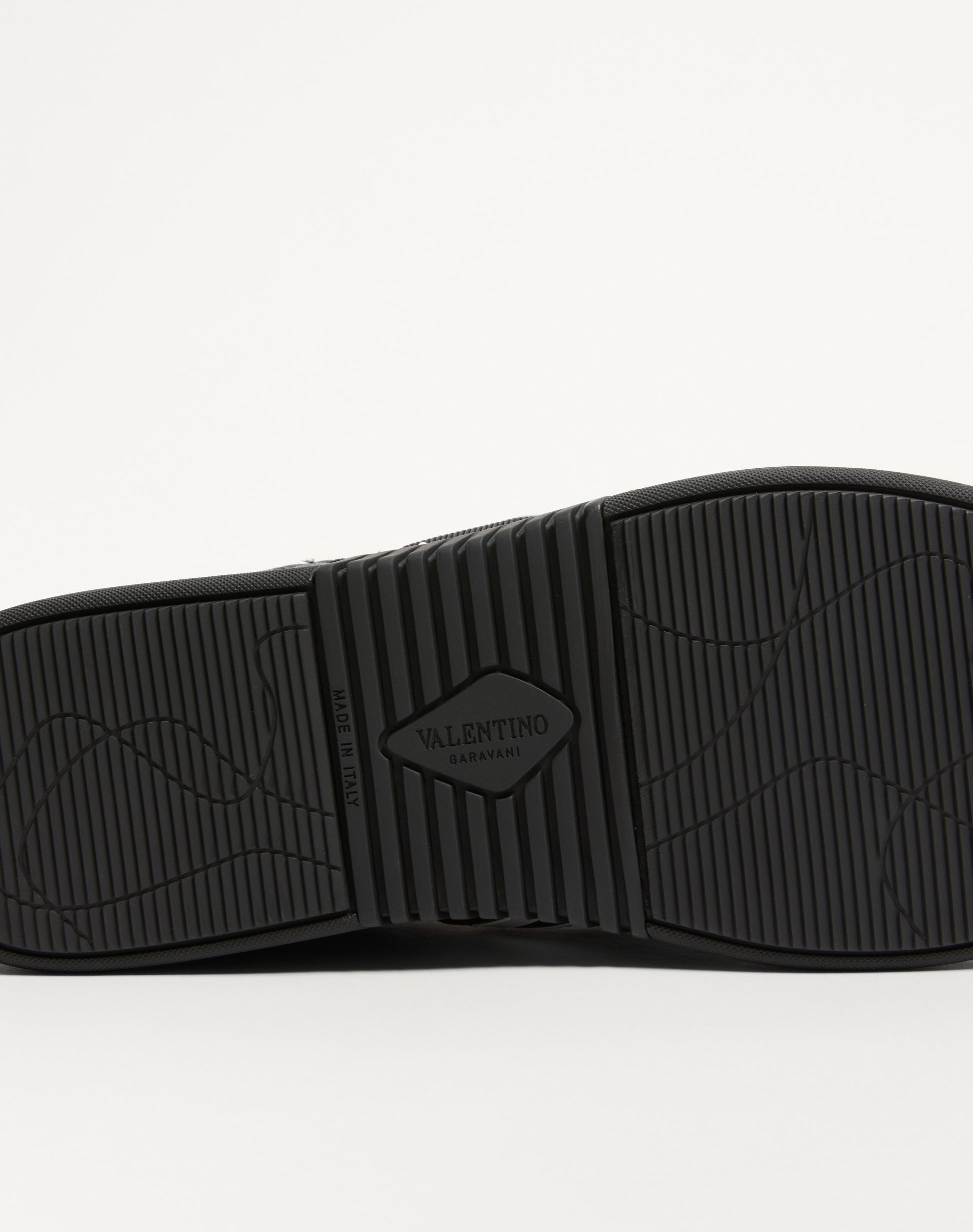 Low-top Calfskin Vl7n Sneaker With Bands