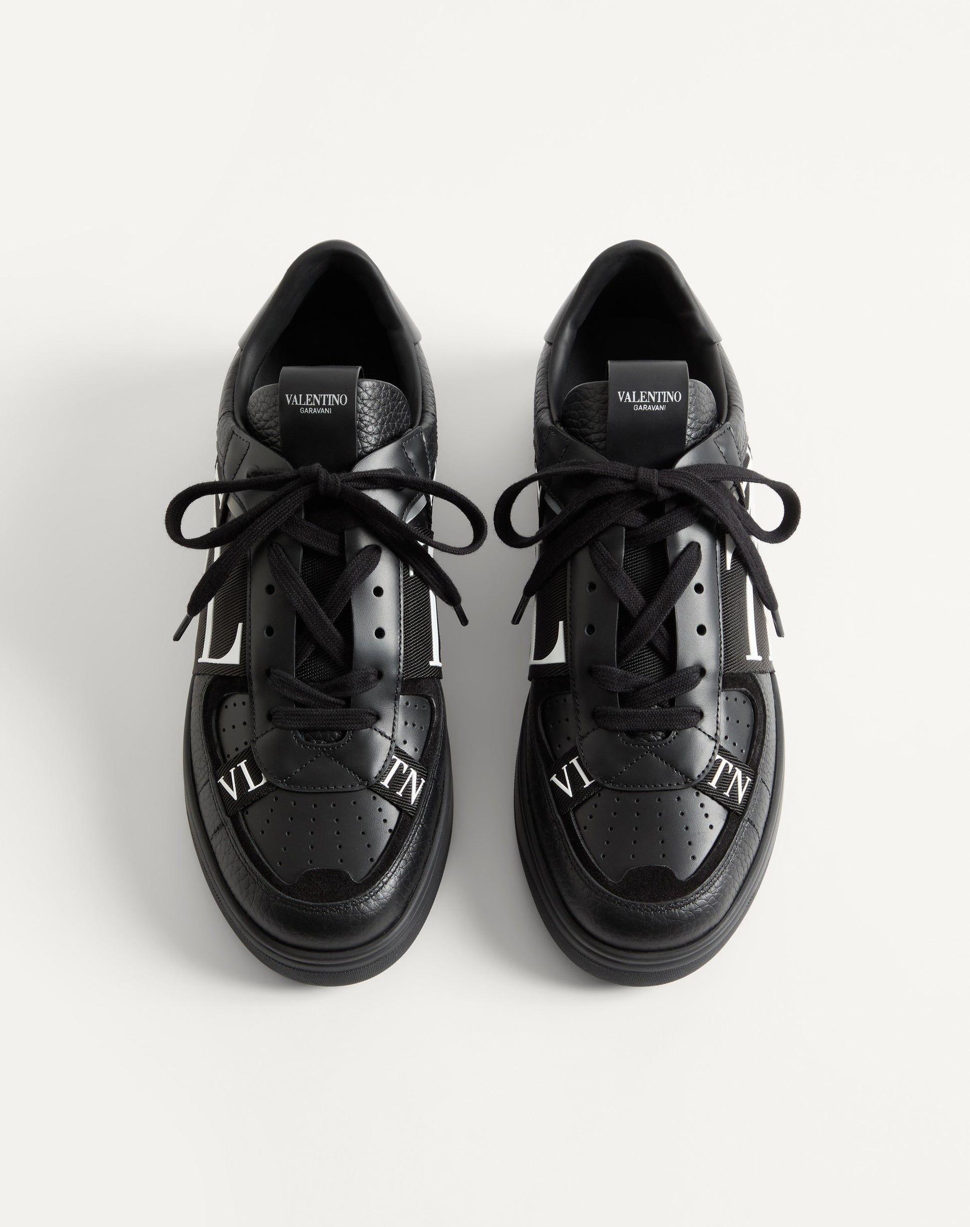 Low-top Calfskin Vl7n Sneaker With Bands