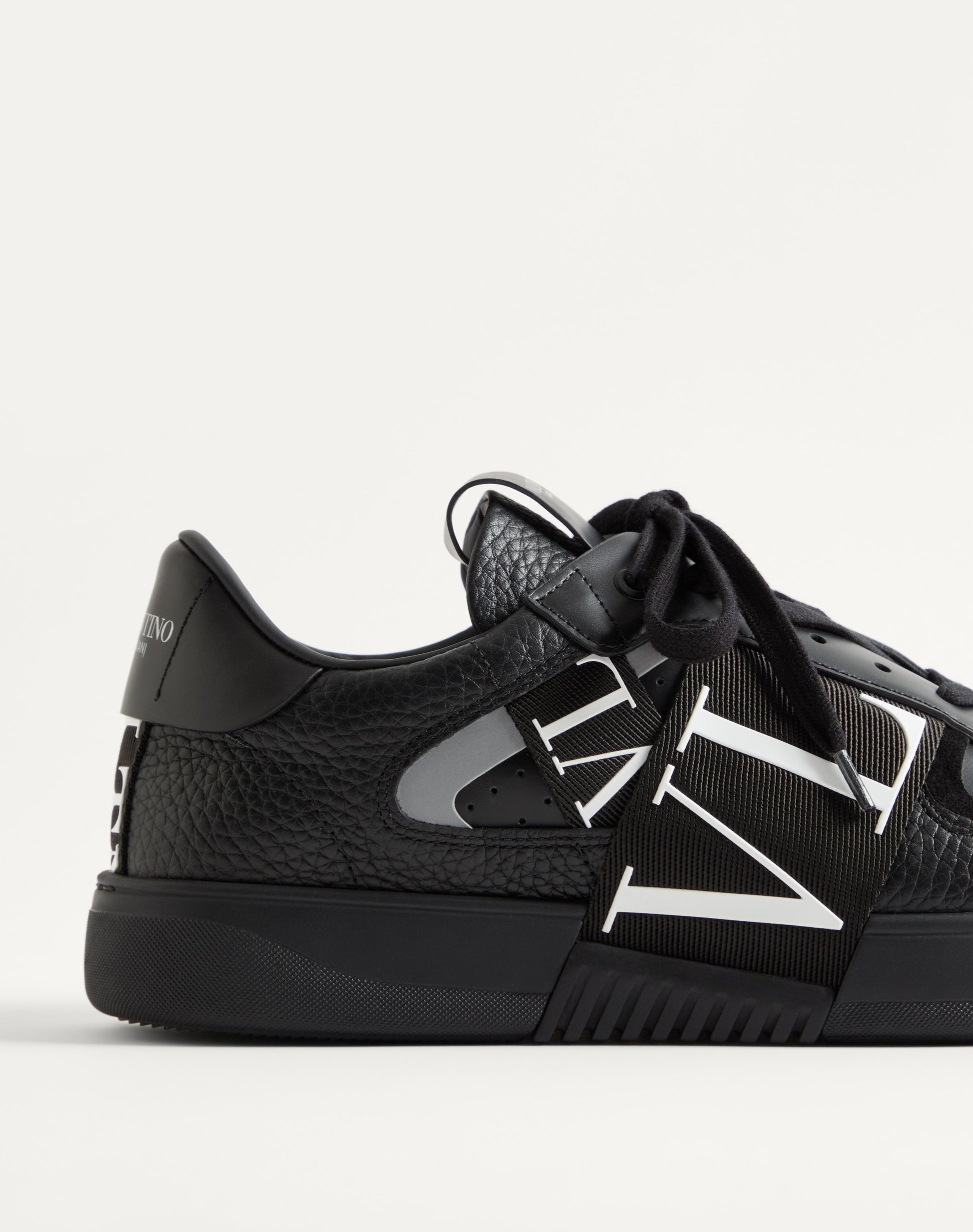 Low-top Calfskin Vl7n Sneaker With Bands