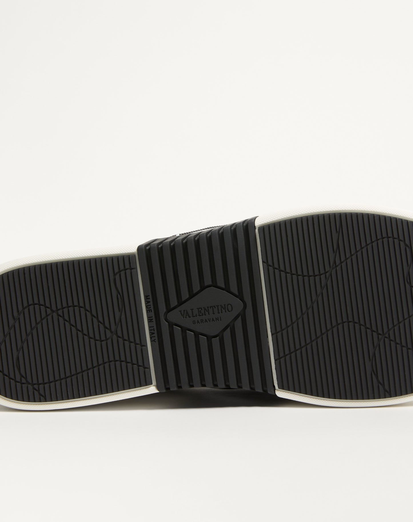 Low-top Calfskin Vl7n Sneaker With Bands