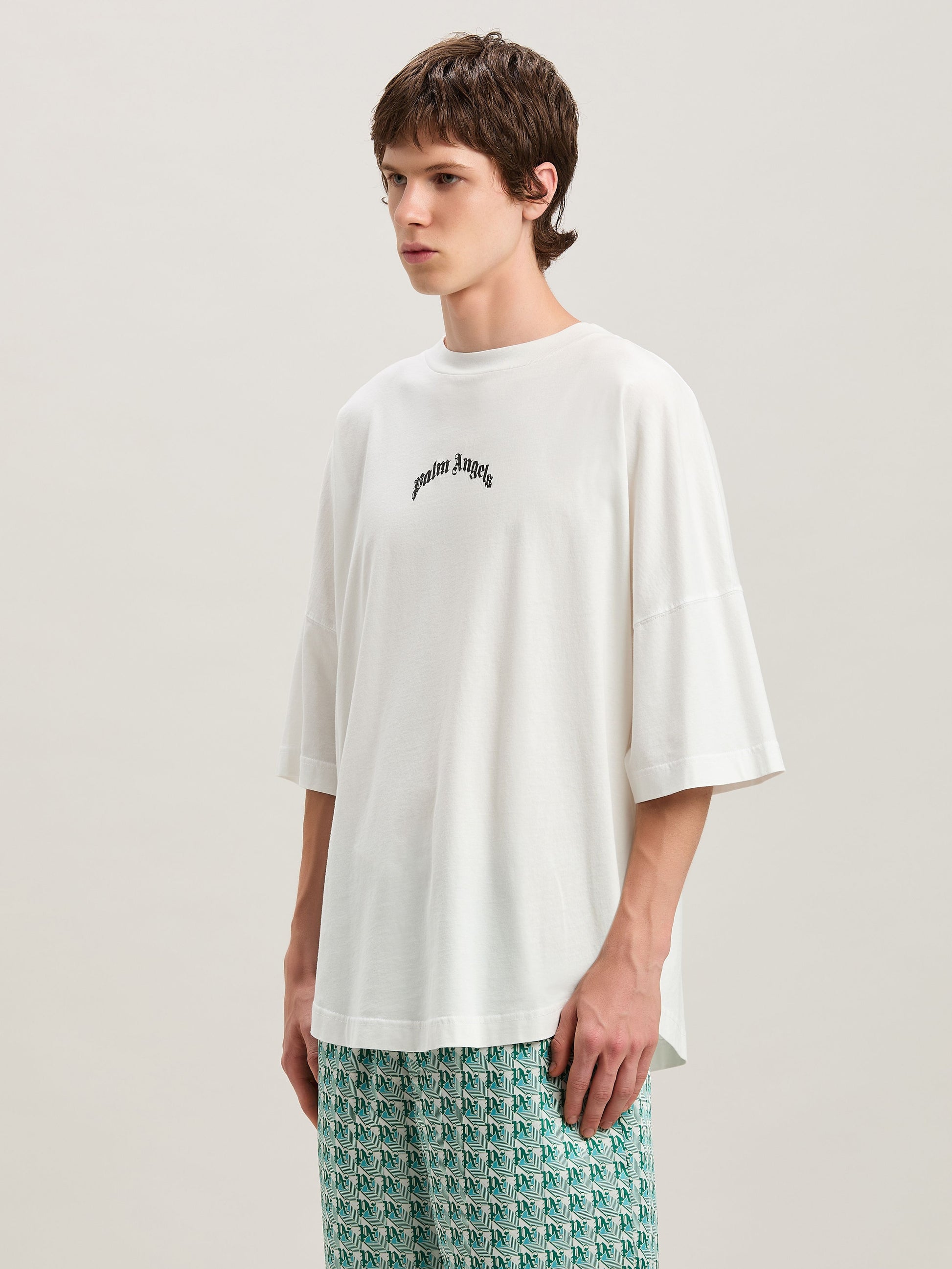 Back Curved Logo Over Tee Off White   Bl