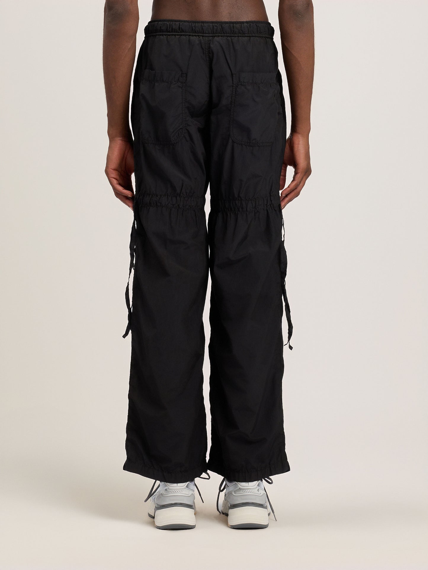 Curved Logo Draws Cargo Pants