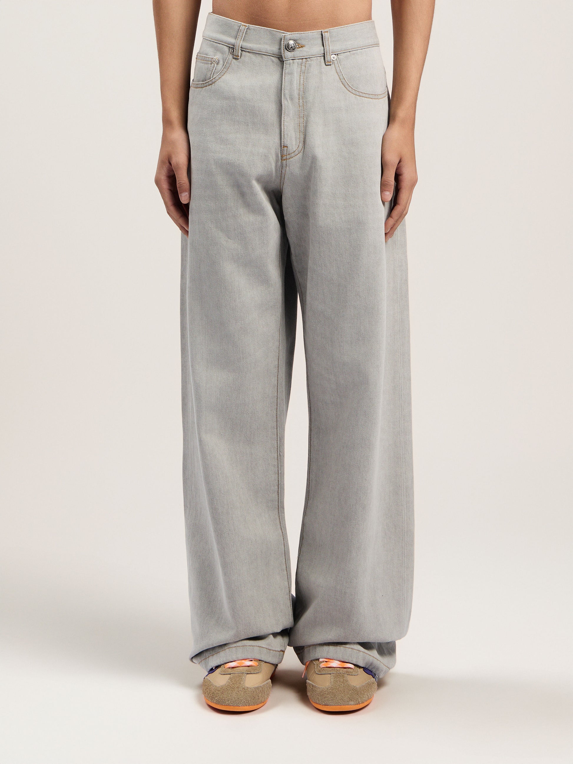 Curved Logo Loose Denim Pants