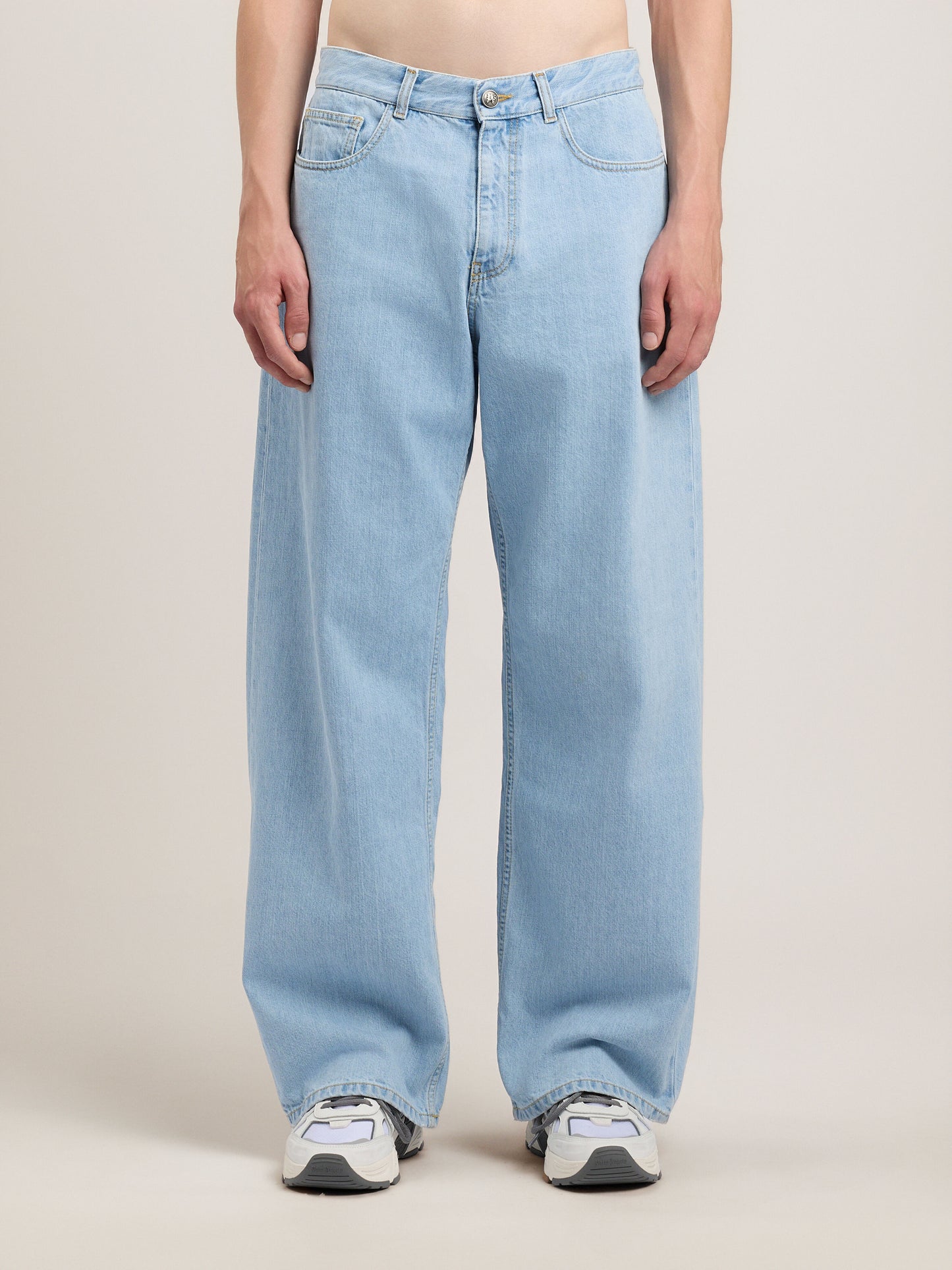 Curved Logo Loose Jeans
