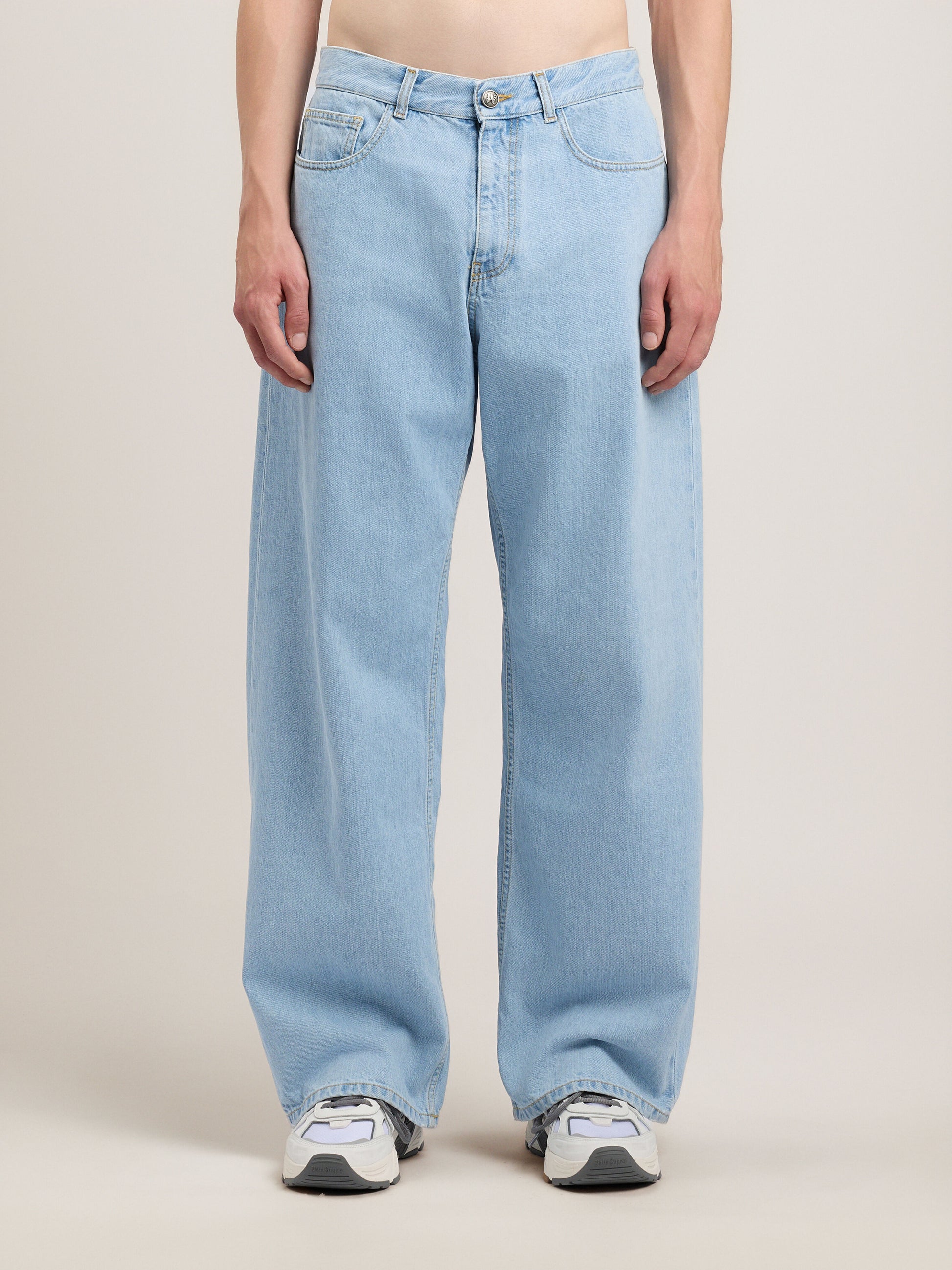 Curved Logo Loose Jeans