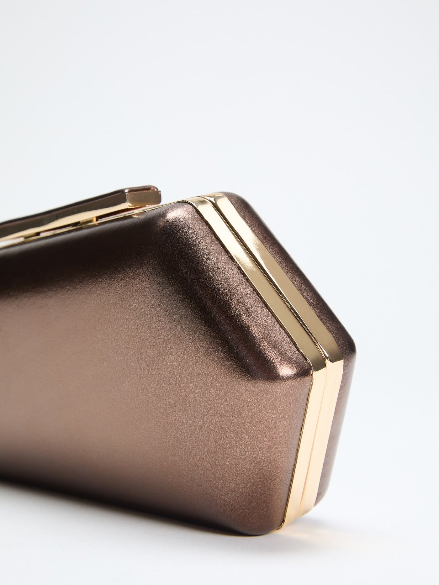 Gemma Metallic Clutch