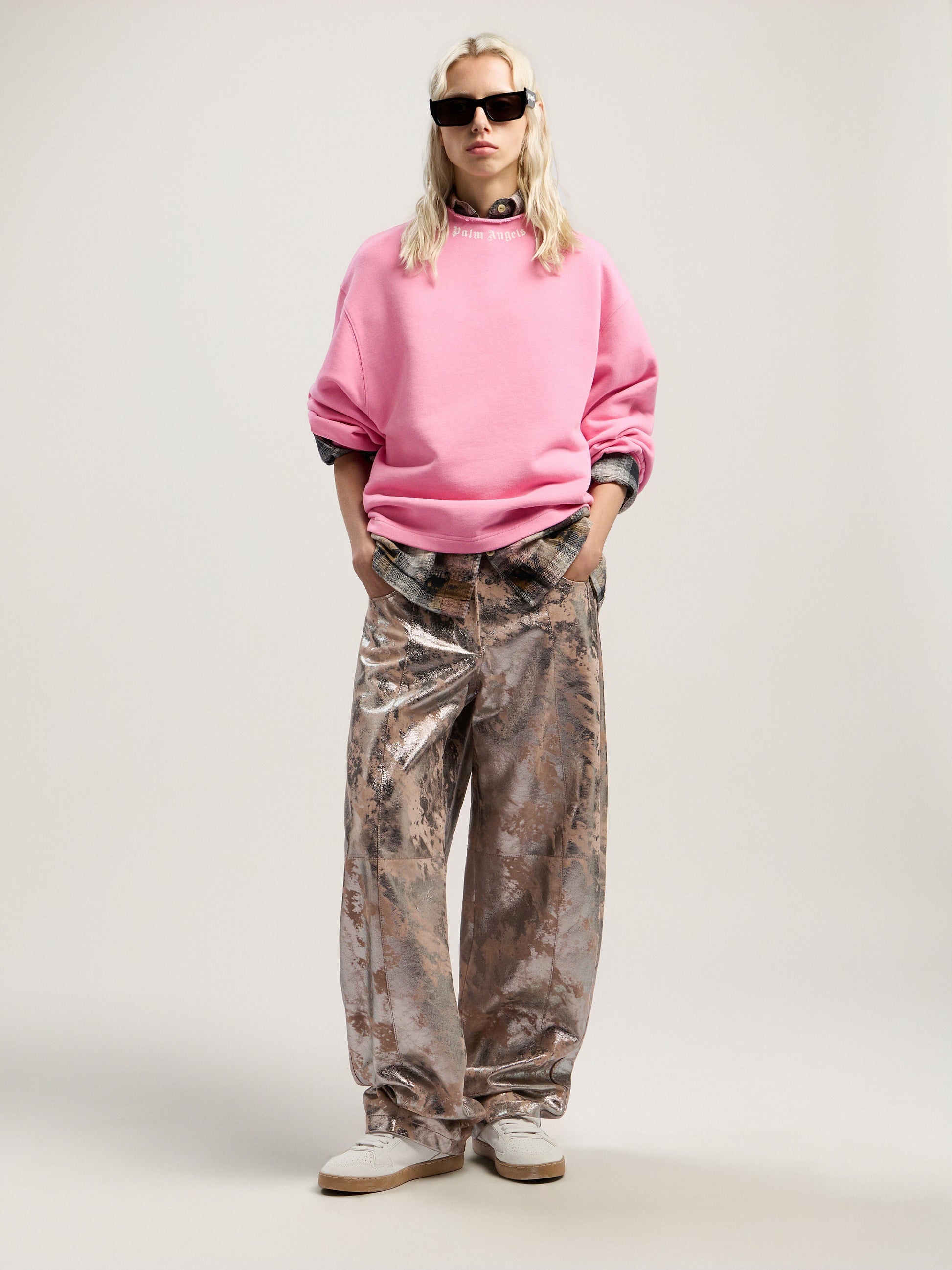 Curved Logo Collar Balloon Sweatshirt