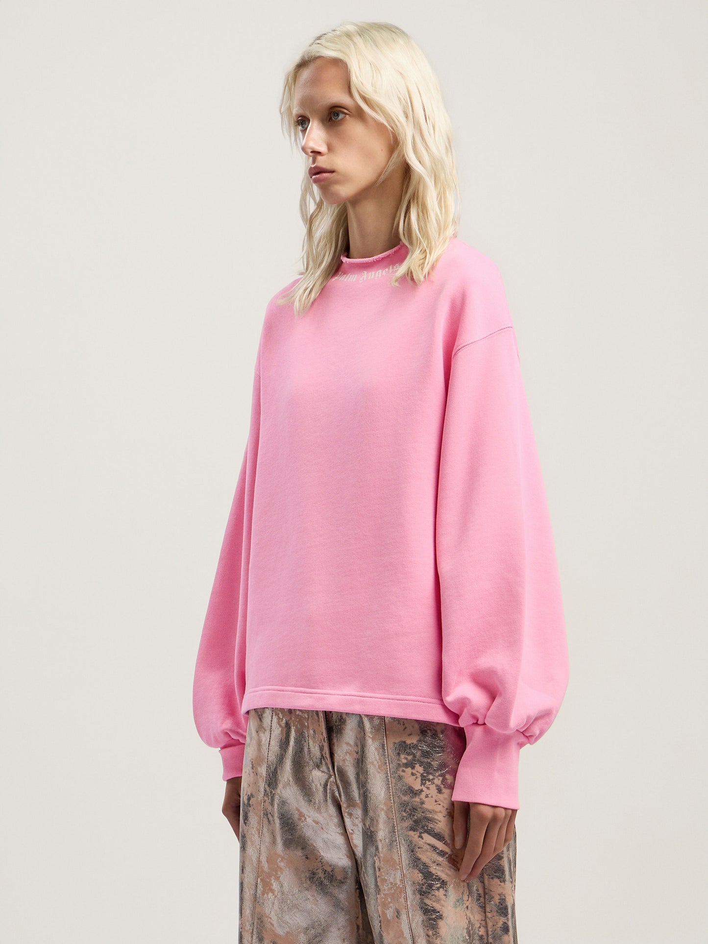 Curved Logo Collar Balloon Sweatshirt