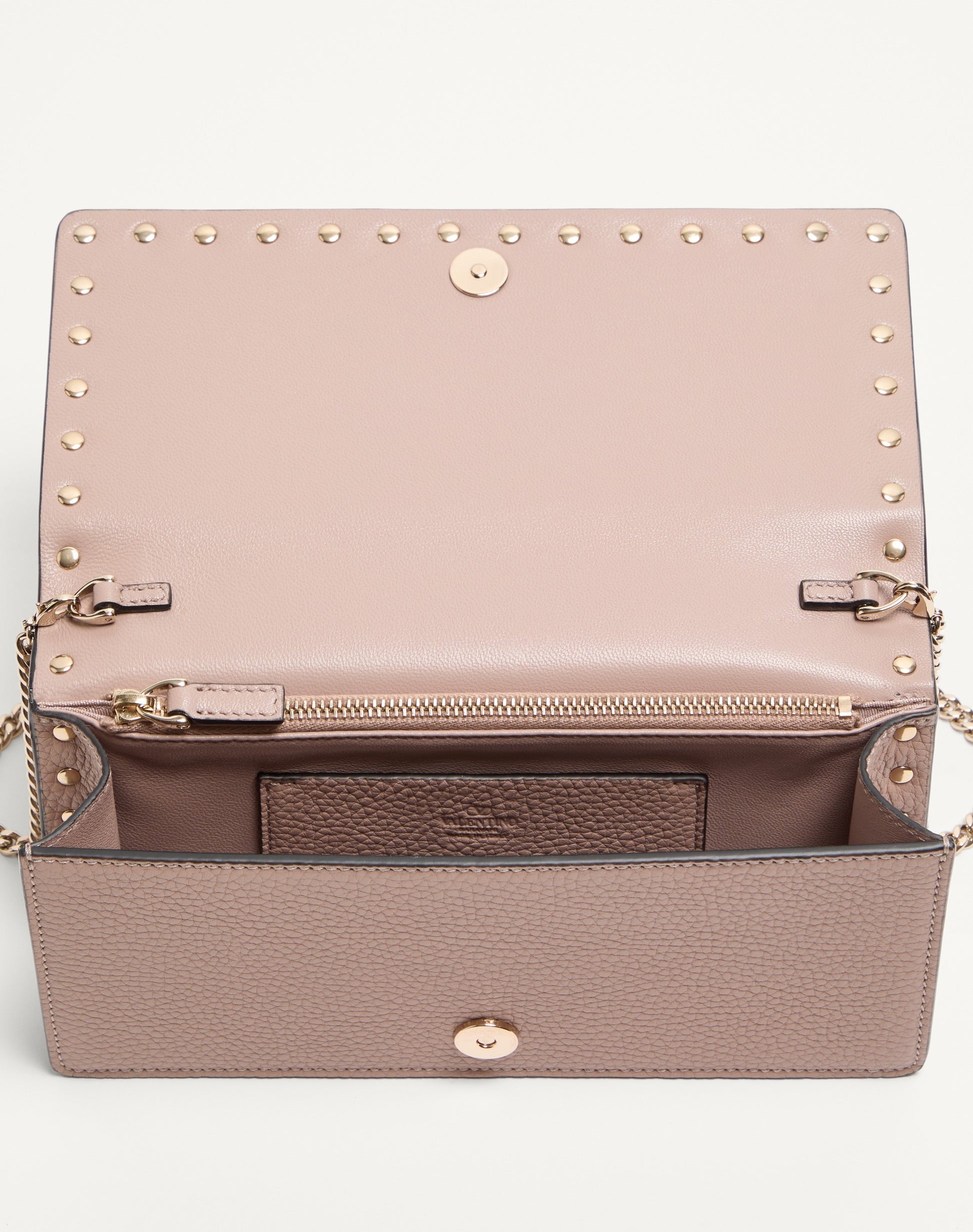 Rockstud Wallet With Chain In Grainy Calfskin