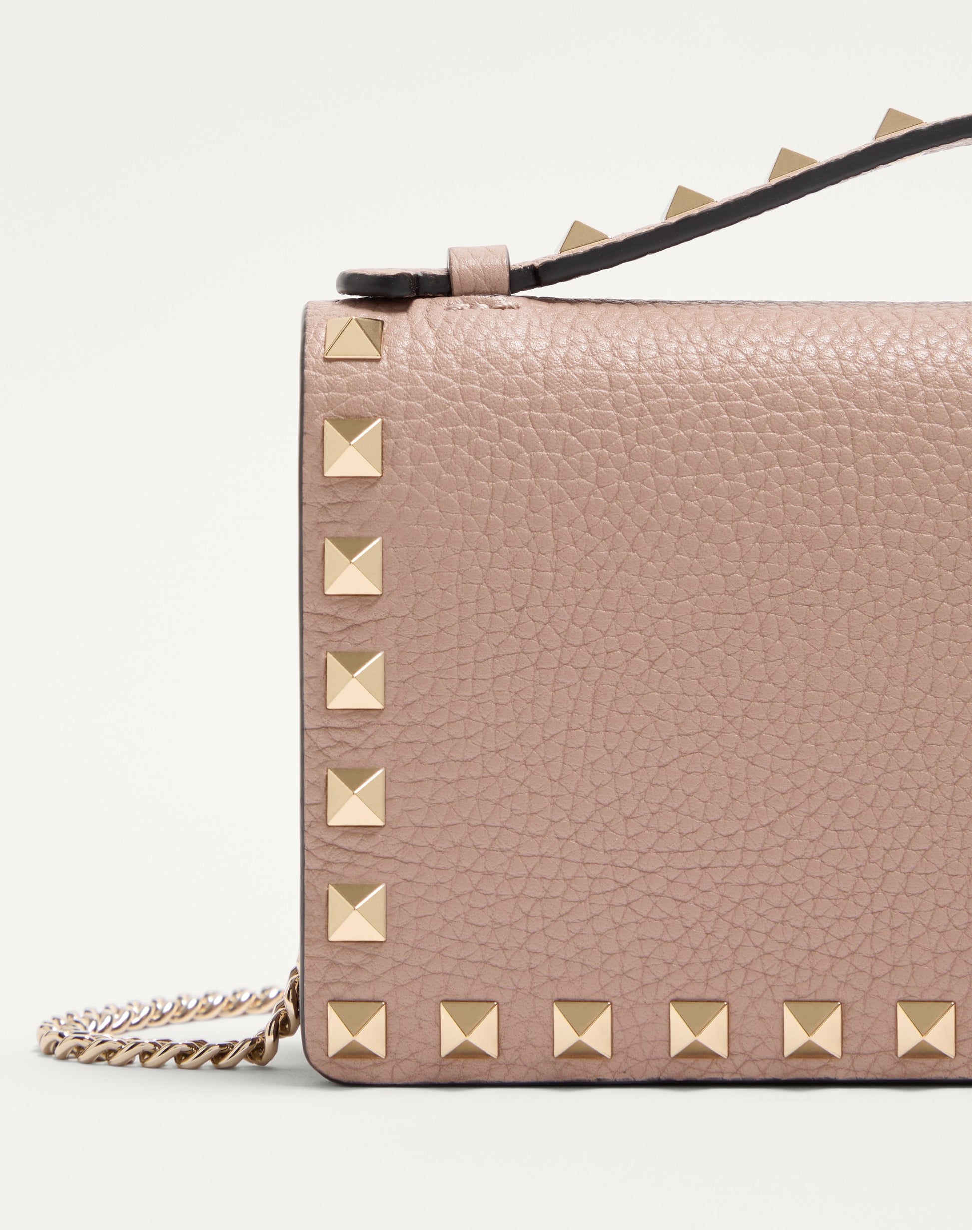 Rockstud Wallet With Chain In Grainy Calfskin