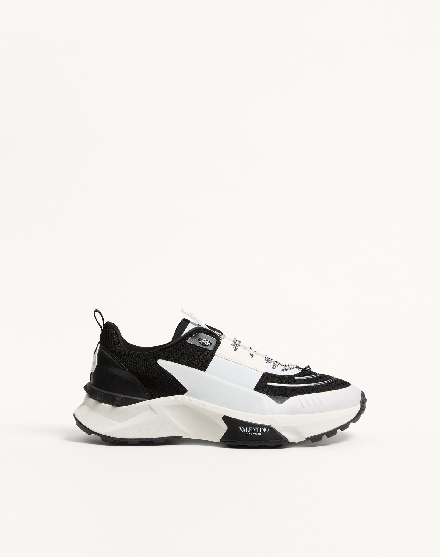 True Act Low Top Trainer In Mesh And Rubberised Fabric