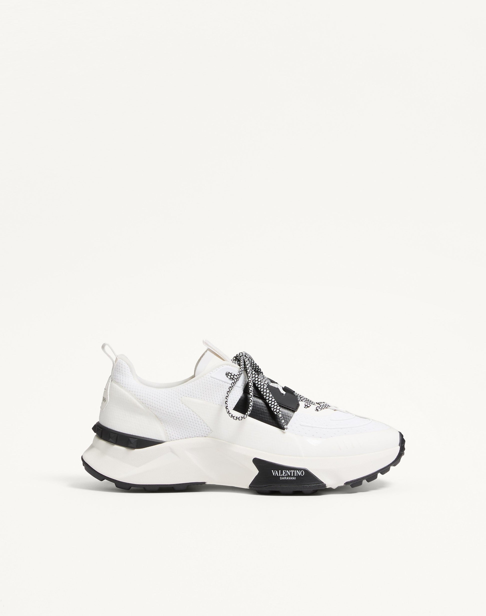 True Act Low Top Trainer In Mesh And Rubberised Fabric